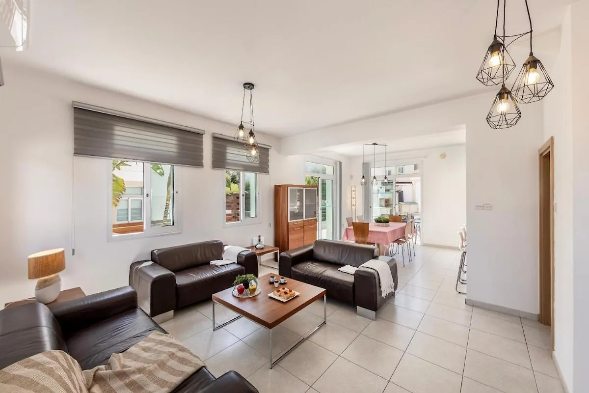 Villa Parrog بروتاراس قبرص